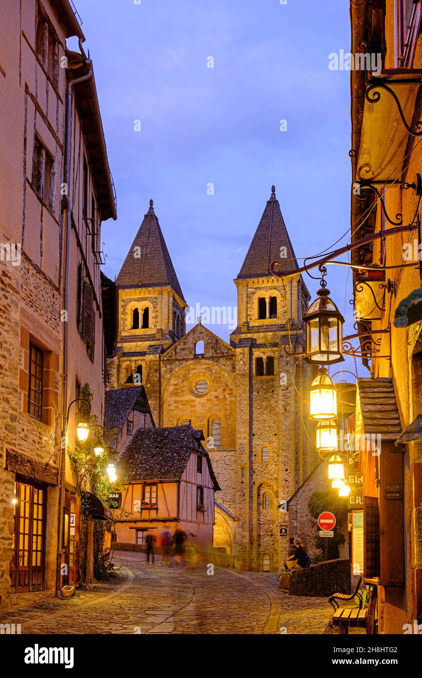 France, Aveyron, Conques, a marqué l'un des plus beaux villages de France, un arrêt majeur sur le chemin de Saint-Jacques Banque D'Images