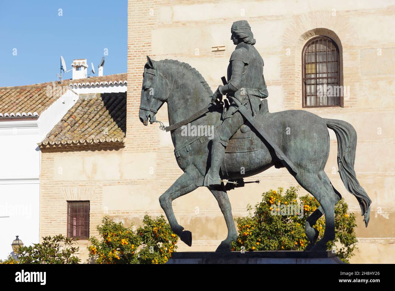 Antequera, province de Malaga, Andalousie, sud de l'Espagne.Statue équestre sur la Plaza Coso Viejo de Fernando I, 1379 - 1416, connue sous le nom d'El de Antequera, Banque D'Images
