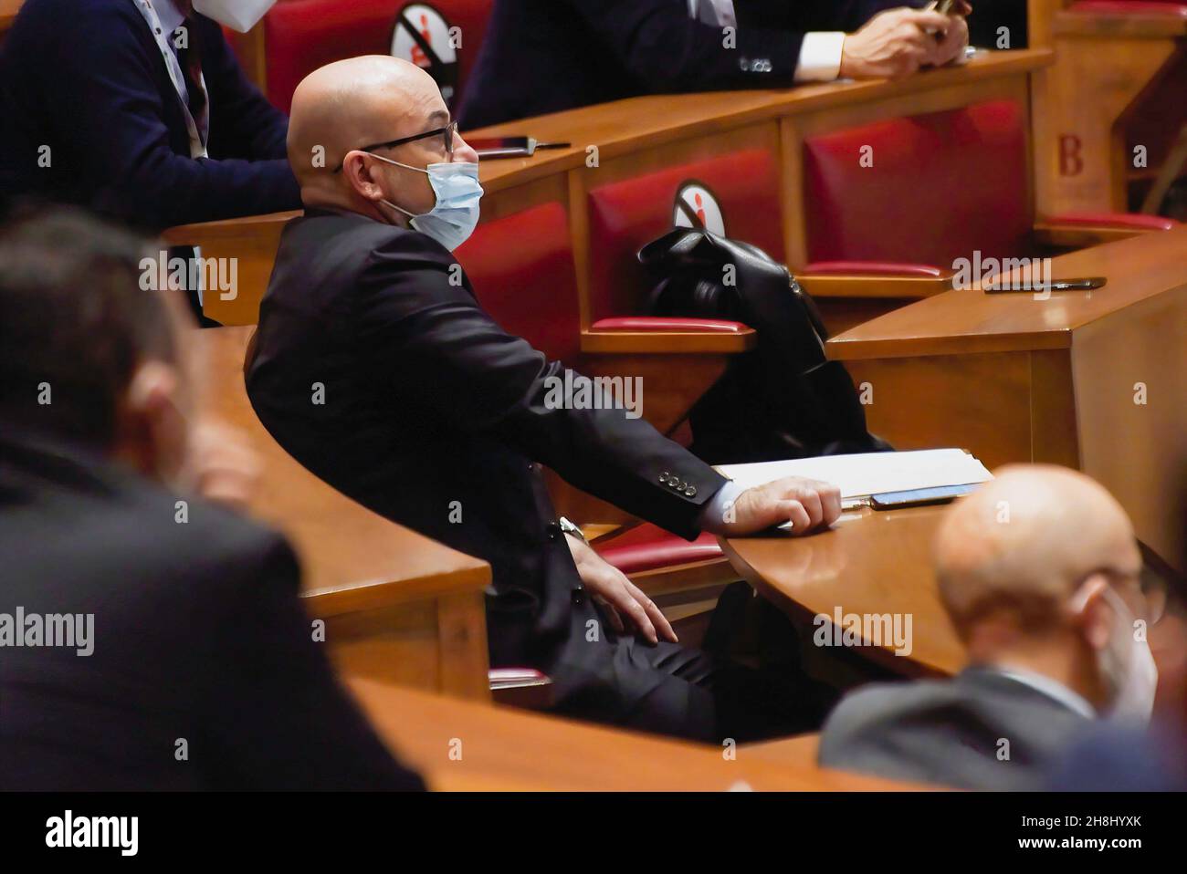 Rome, Italie.30 novembre 2021.Le ministre italien de la transition écologique Roberto Cingolani portant un masque facial, assiste à la réunion "travail et énergie pour une transition durable".La réunion vise à faire participer les entreprises énergétiques, représentées par l'association Confindustria Energia, et les syndicats du secteur à la transition écologique.(Photo par Vincenzo Nuzzolese /SOPA Images/Sipa USA) crédit: SIPA USA/Alamy Live News Banque D'Images