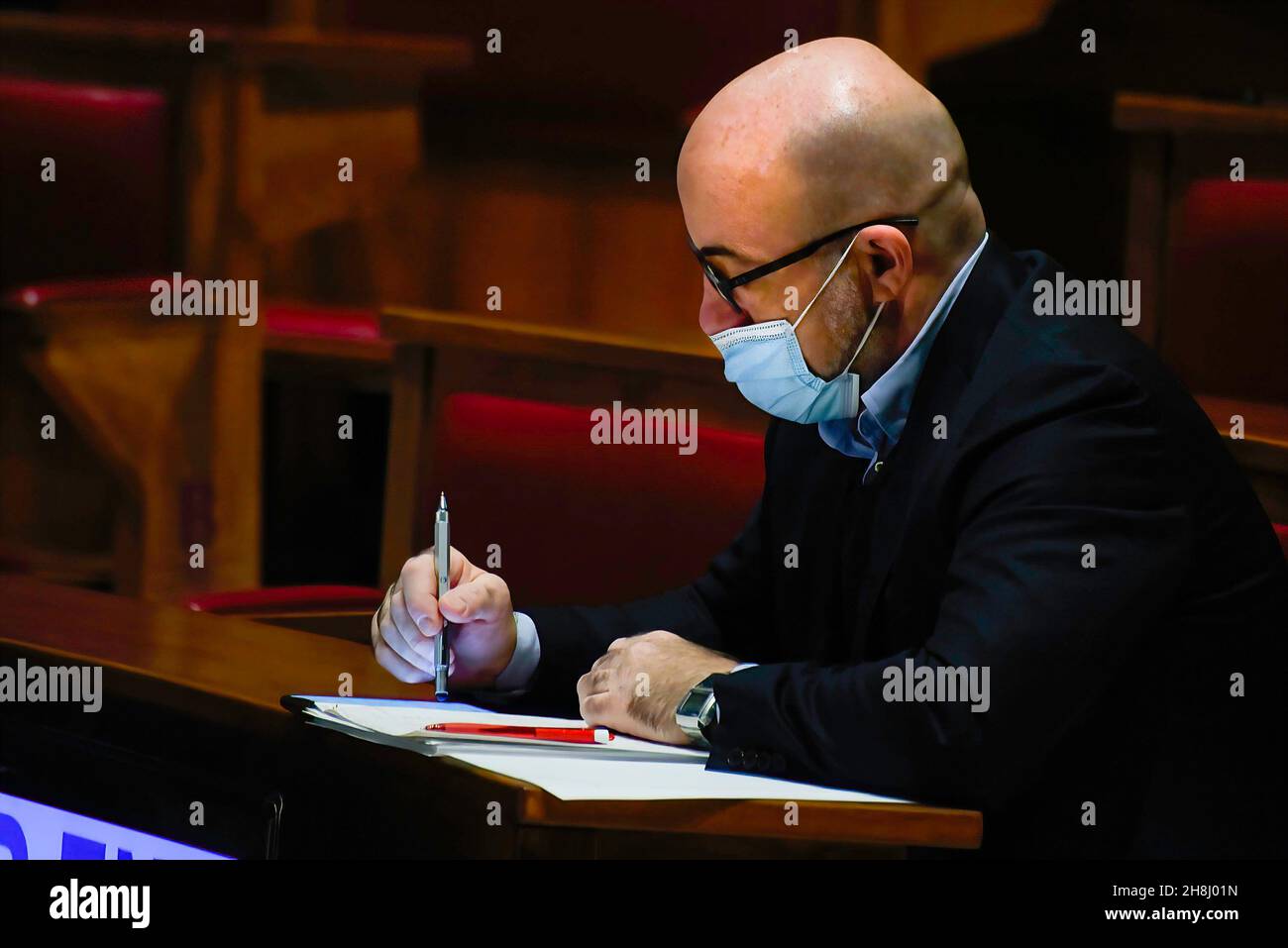 Rome, Italie.30 novembre 2021.Le ministre italien de la transition écologique Roberto Cingolani présente des notes au cours de la réunion "le travail et l'énergie pour une transition durable".La réunion vise à faire participer les entreprises énergétiques, représentées par l'association Confindustria Energia, et les syndicats du secteur à la transition écologique.(Photo par Vincenzo Nuzzolese /SOPA Images/Sipa USA) crédit: SIPA USA/Alamy Live News Banque D'Images