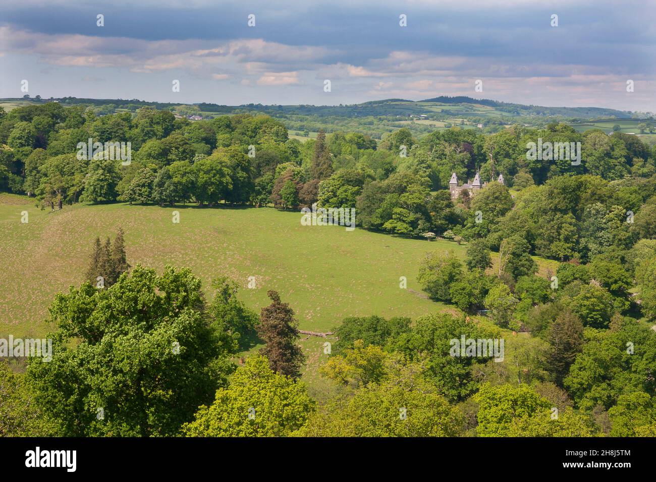 Vue depuis les ruines du château de Dinefwr, Llandeilo, Towy Valley, Carmarthenshire, pays de Galles du Sud Banque D'Images