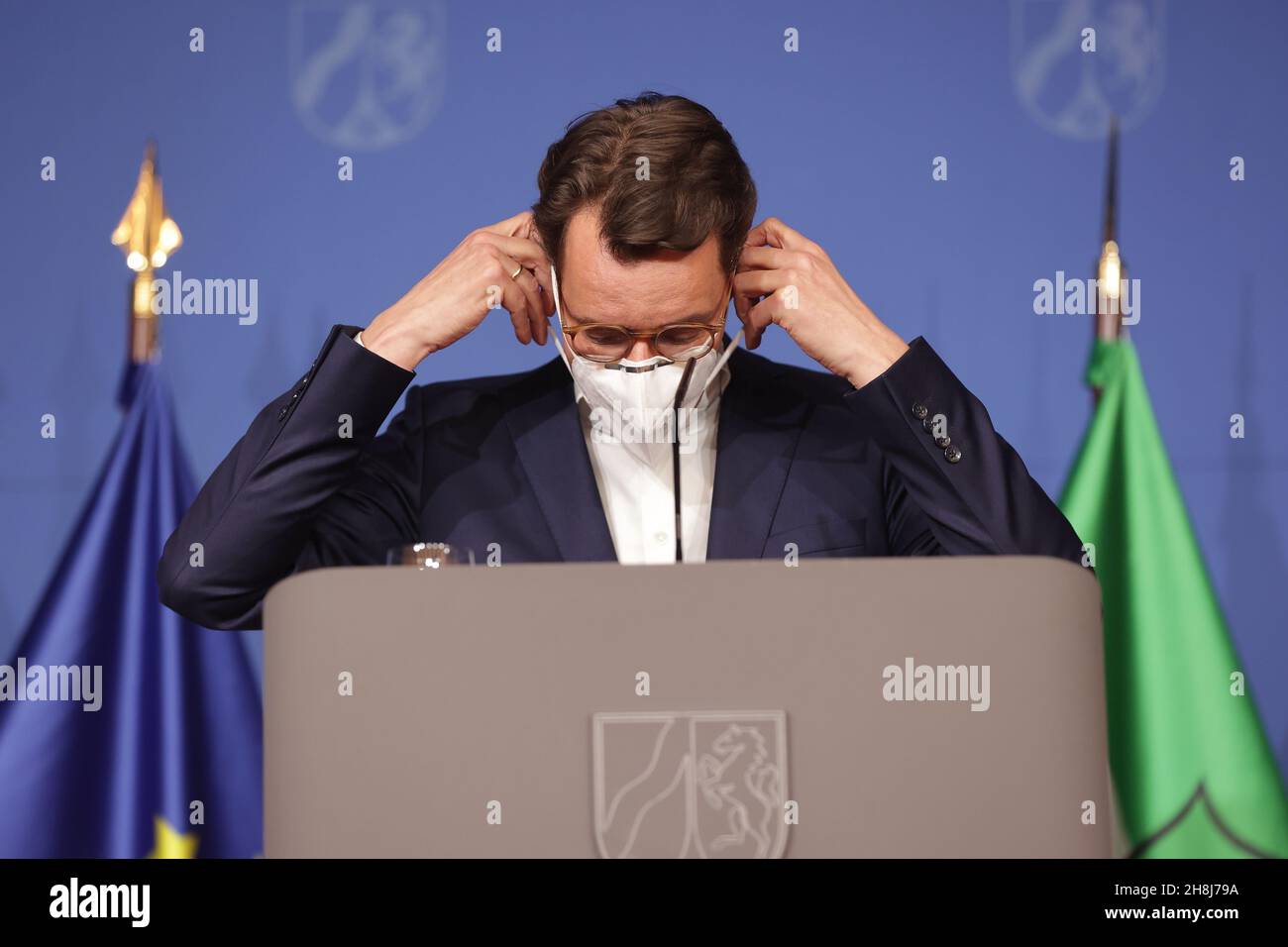 Düsseldorf, Allemagne.30 novembre 2021.Hendrik Wüst (CDU), Ministre Président de la Rhénanie-du-Nord-Westphalie, fera une déclaration à la suite des consultations entre les États fédéraux.Crédit : David Young/dpa/Alay Live News Banque D'Images