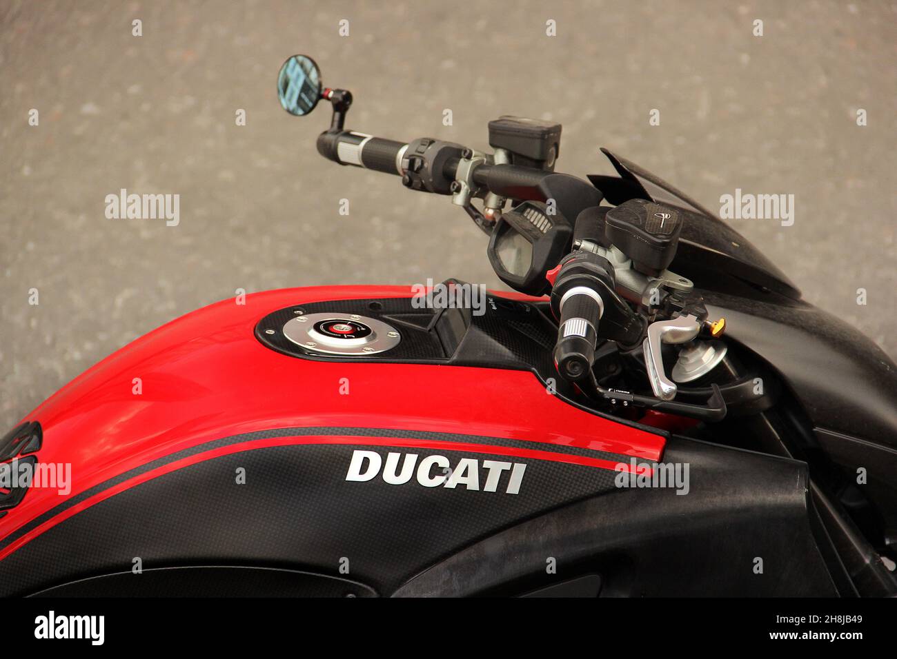 Kiev, Ukraine - 3 mai 2019: Partie d'une moto Ducati dans la ville Banque D'Images