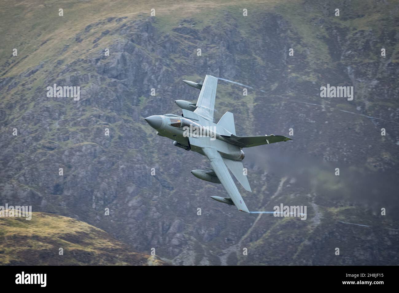 RAF Tornado GR4 de RAF Marham menant un entraînement de bas niveau au nord du pays de Galles Banque D'Images