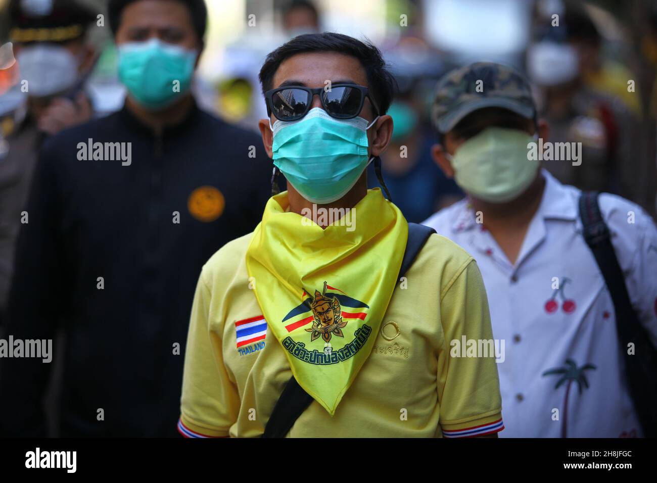 Bangkok, Thaïlande.30 novembre 2021.Un groupe d'idéologie politique néo-fasciste s'est réuni devant le complexe Silom pour faire campagne en faveur de l'expulsion de Thaïlande d'Amnesty International.Avec des accusations de calomation de la Thaïlande après qu'Amnesty a présenté le rapport annuel sur les droits de l'homme en Thaïlande et après que la Thaïlande a été critiquée à la conférence d'examen périodique universel à Genève, Confédération suisse.(Photo de Kan Sangtong/Pacific Press) crédit: Pacific Press Media production Corp./Alay Live News Banque D'Images