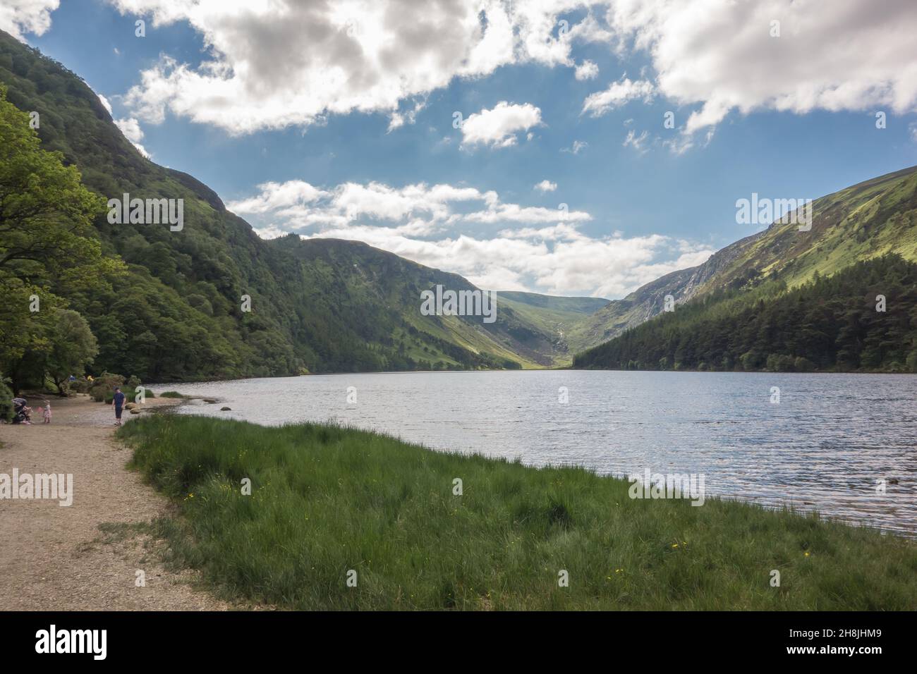 Vue sur le lac supérieur au parc national de Glendalough, comté de Wicklow, Irlande. Banque D'Images