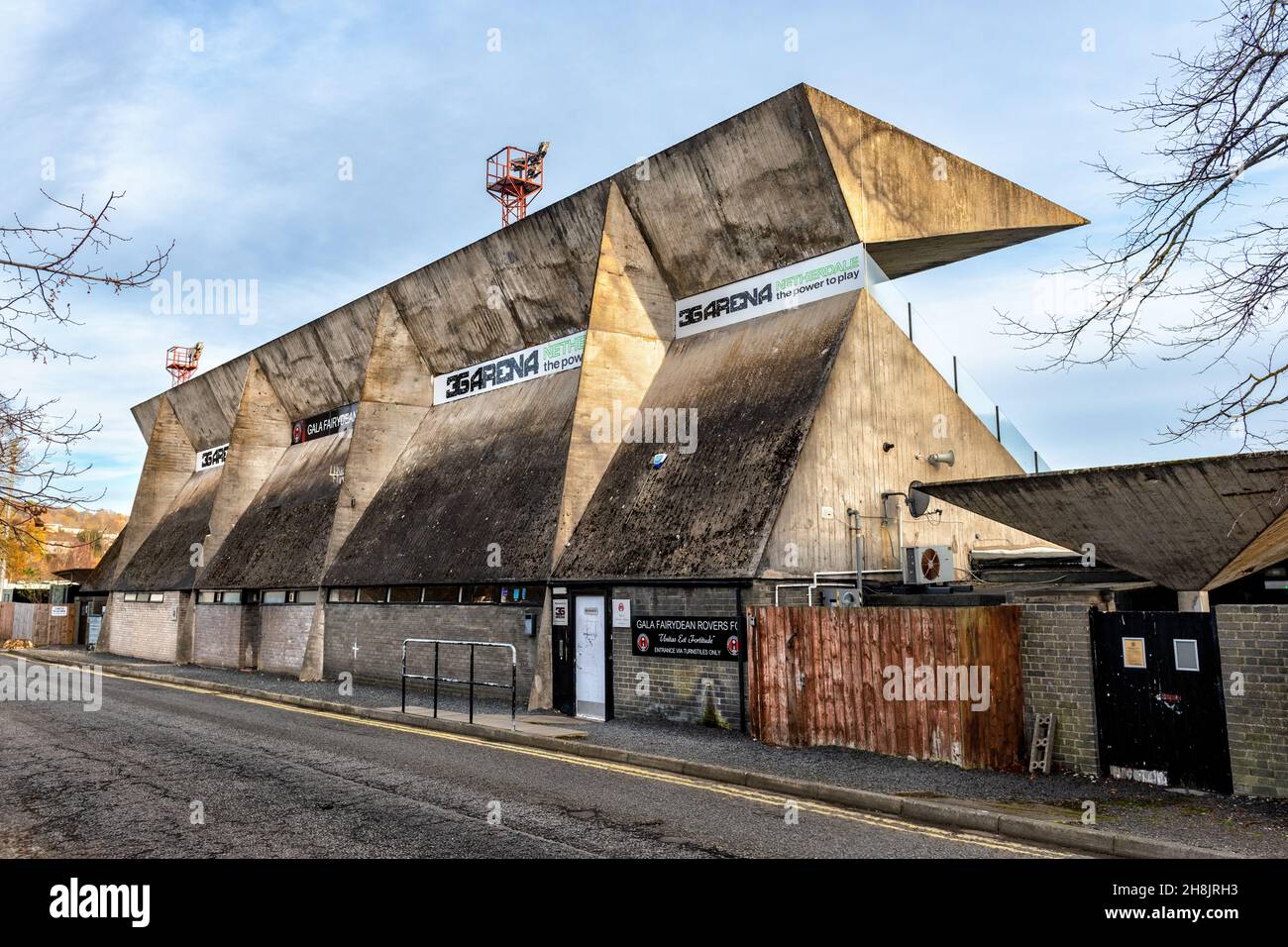 Le stand principal du Gala Fairydean Rovers FC a été conçu par l'architecte Peter Womersley et construit entre 1963 et 1965. Banque D'Images