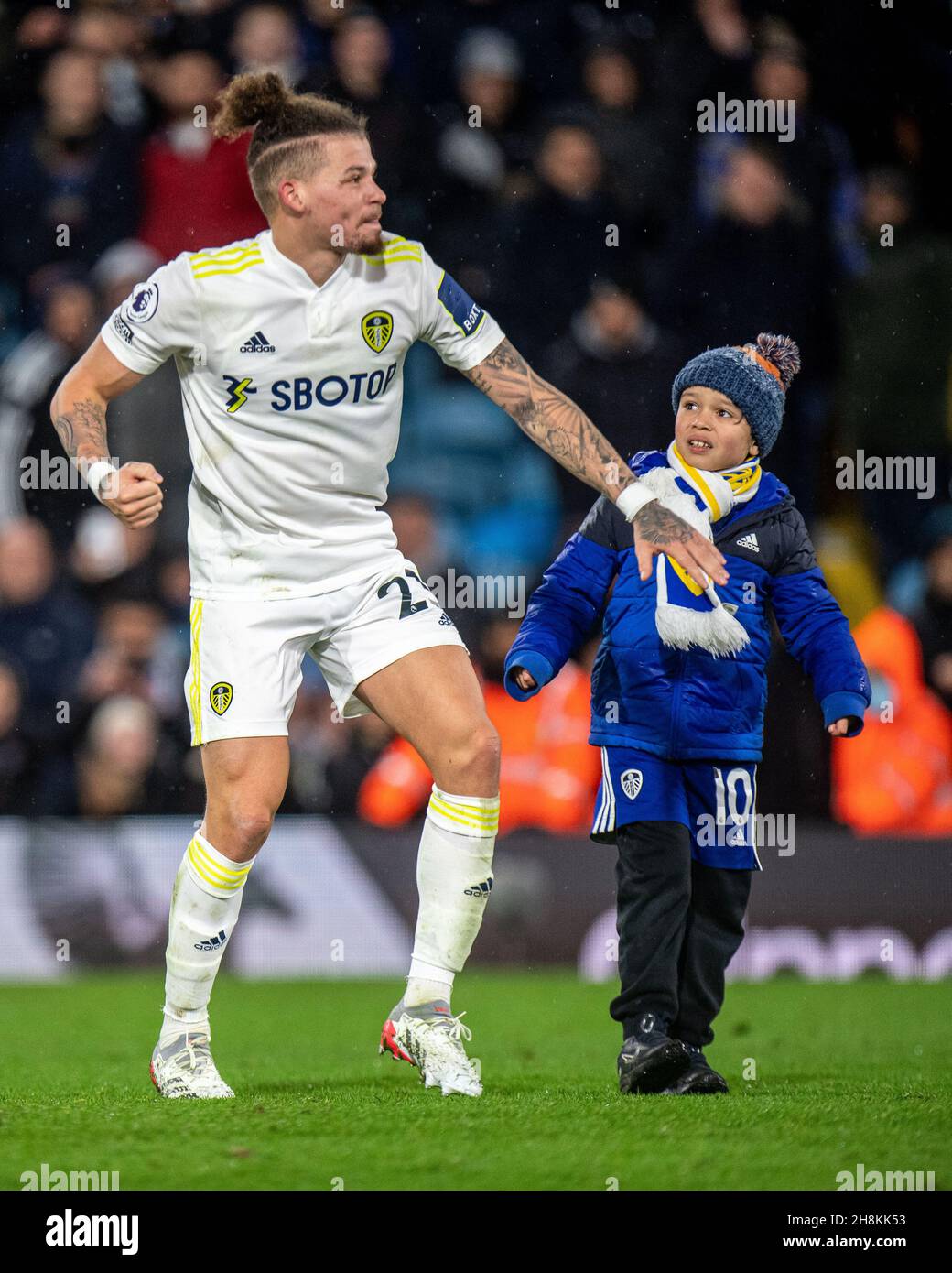 LEEDS, ANGLETERRE - 30 NOVEMBRE : Kalvin Phillips de Leeds United célèbre lors du match de la Premier League entre Leeds United et Crystal Palace à Elland Road le 30 novembre 2021 à Leeds, Angleterre.(Photo de Sebastian Frej) Banque D'Images