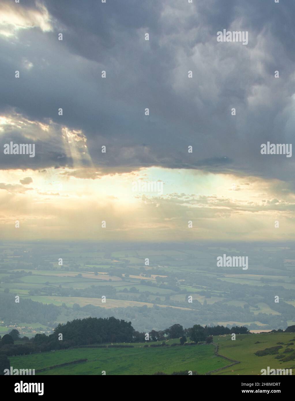 Panorama avec ciel spectaculaire de Hay Bluff, Black Mountains, parc national de Brecon Beacons, Powys, pays de Galles Banque D'Images