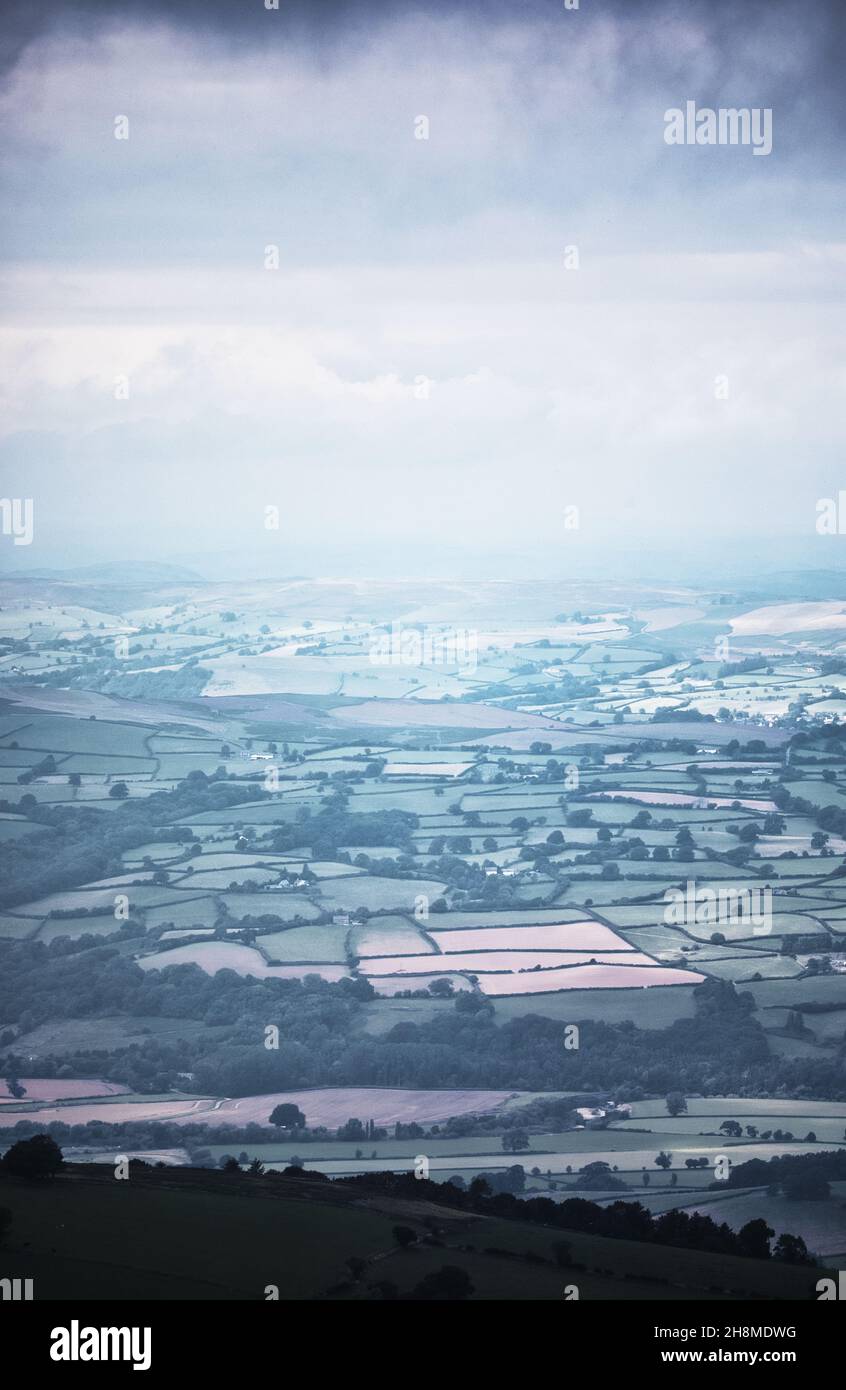 Vue panoramique depuis Hay Bluff, Black Mountains, parc national de Brecon Beacons, Powys, pays de Galles Banque D'Images