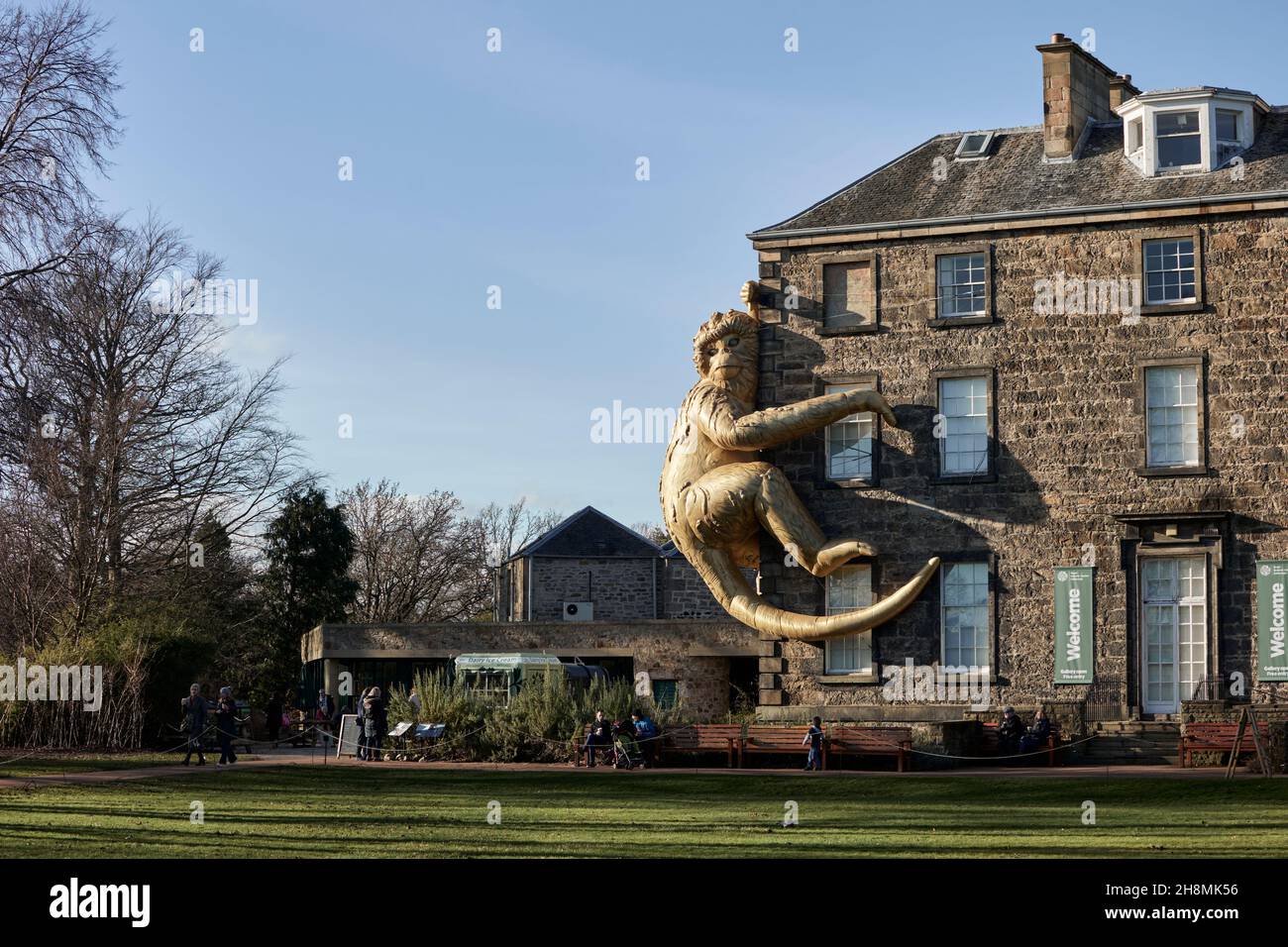 Royal Botanic Garden Edinburgh, installation de Gold Monkey sur Inverleith House Banque D'Images