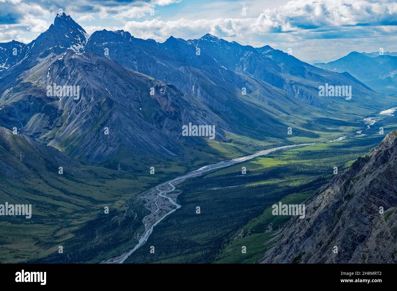 Canoe River North Fork Koyukuk, à gauche Mt.Doonerak, chaîne Brooks, Alaska du Nord, Alaska, États-Unis Banque D'Images