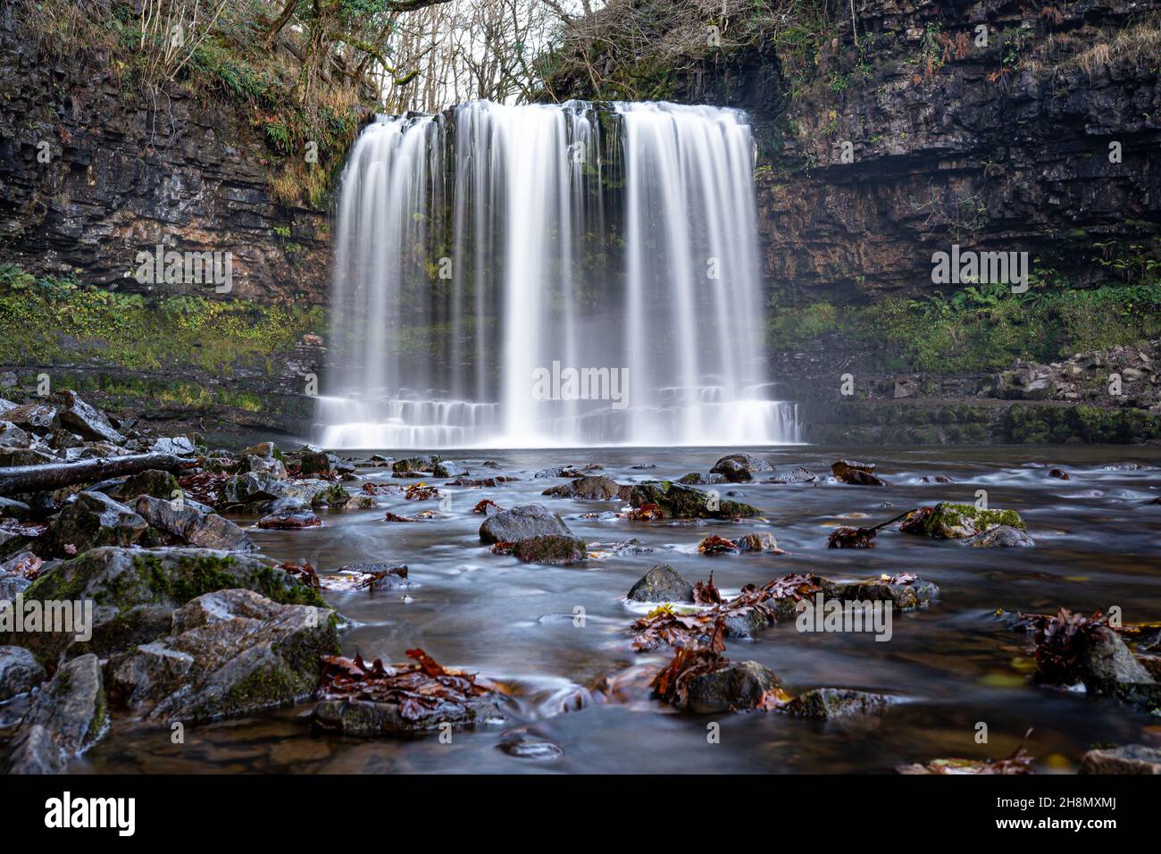 Sgwd an Eira chute d'eau ou chute de neige le long de la promenade des quatre chutes d'eau, Waterfall Country, parc national de Brecon Beacons, pays de Galles du Sud, Royaume-Uni Banque D'Images