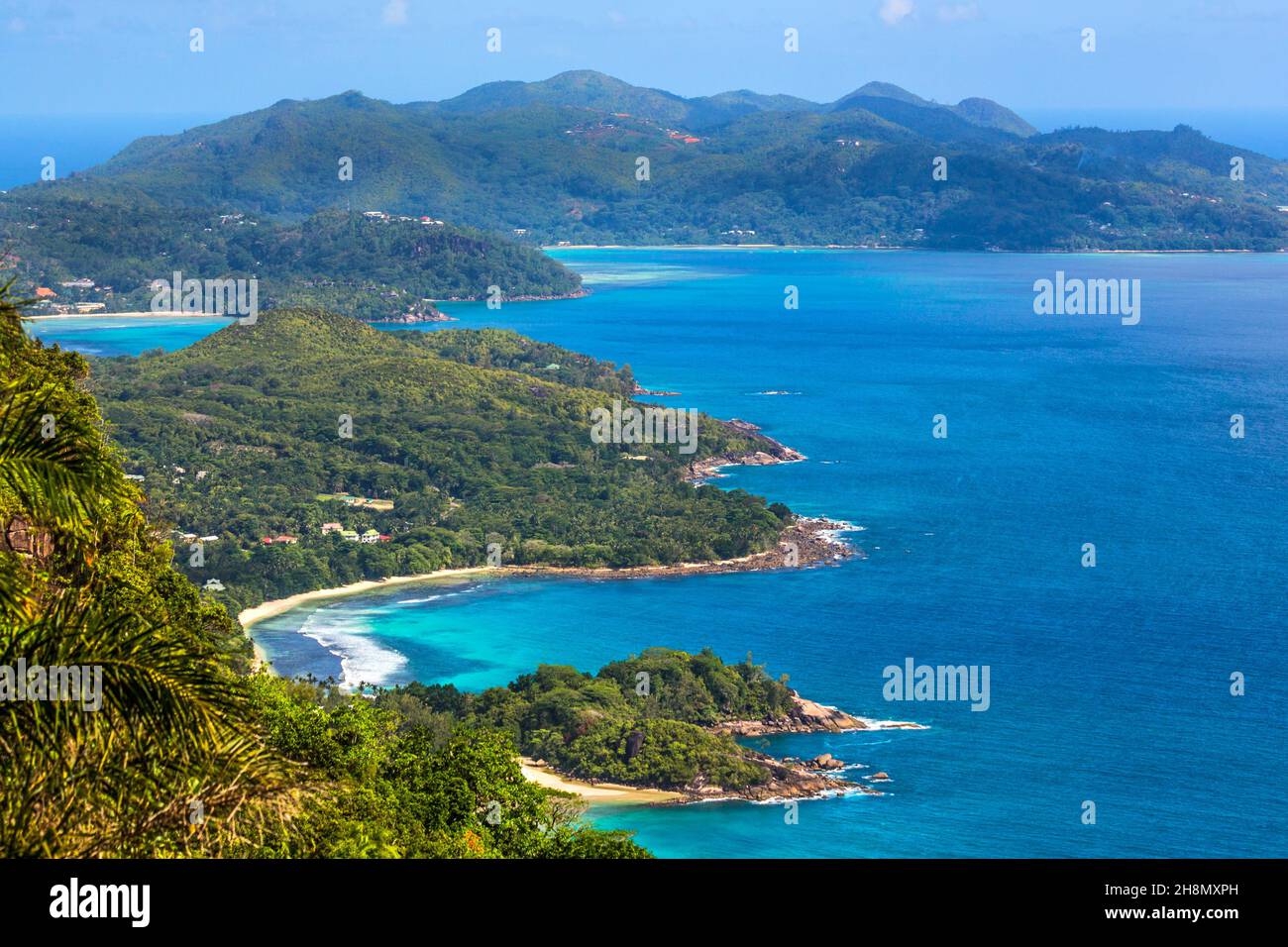 Vues exceptionnelles sur la côte ouest de Mahé depuis la route panoramique sans Soucis, Mahé, Seychelles, Mahé, Seychelles Banque D'Images