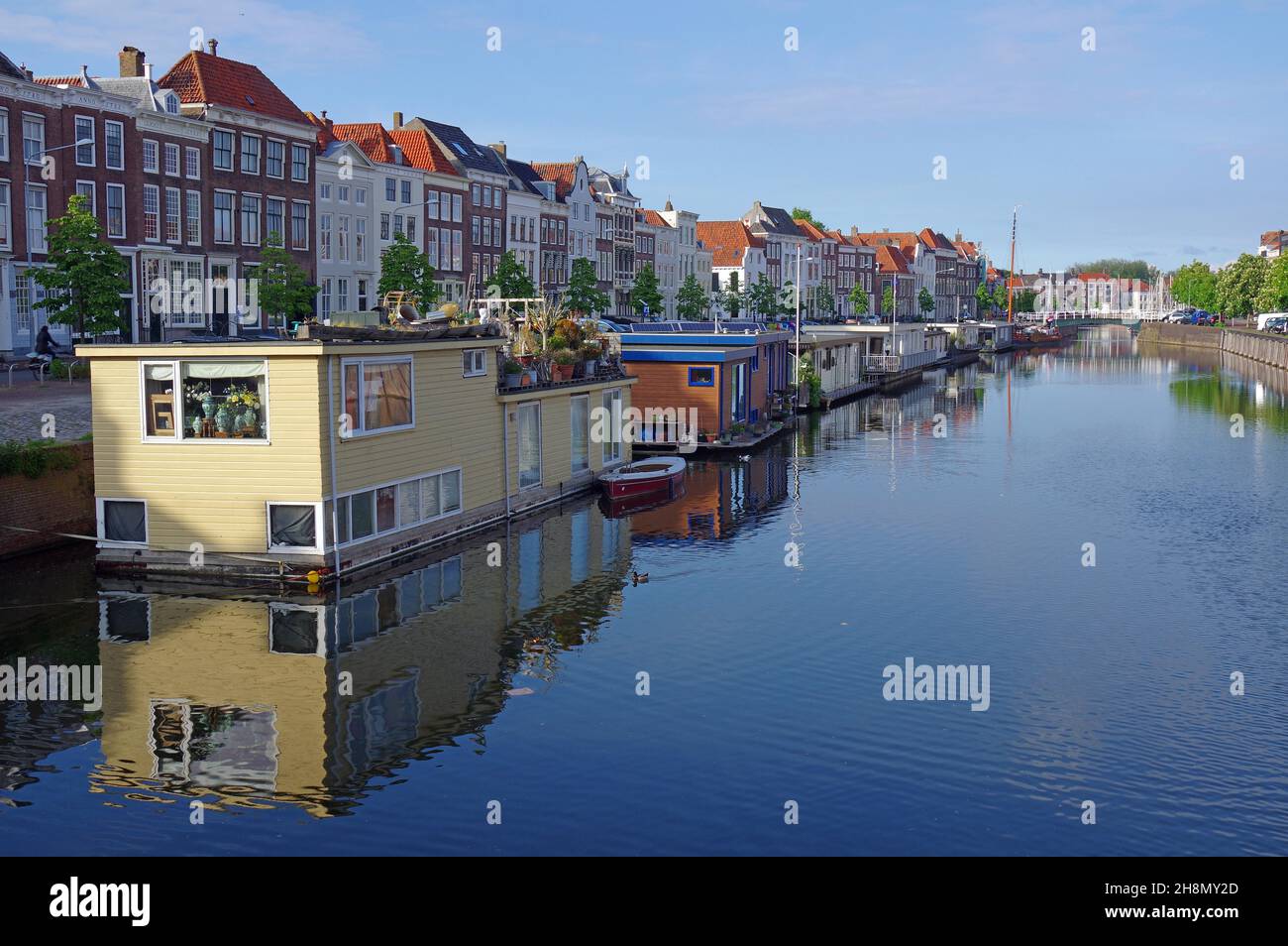 Houseboats and Waterfront, Middelburg, Zeeland, pays-Bas Banque D'Images