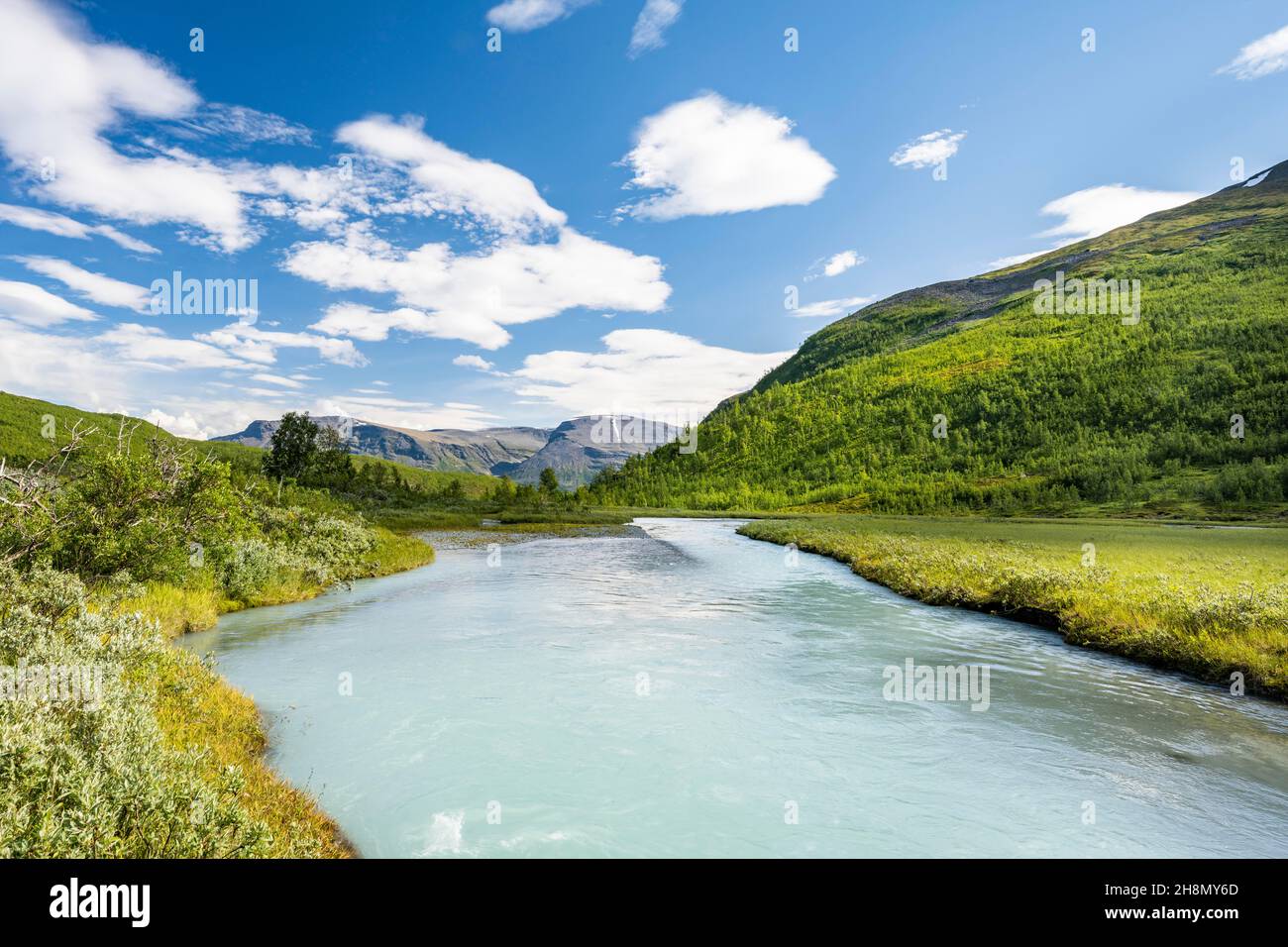 Le glacier de Gievdanjohka dans la vallée du glacier de Steindalen, randonnée jusqu'au glacier de Steindalsbreen, Lyngenfjord, Alpes de Lyngen, Troms og Finnmark, Norvège Banque D'Images