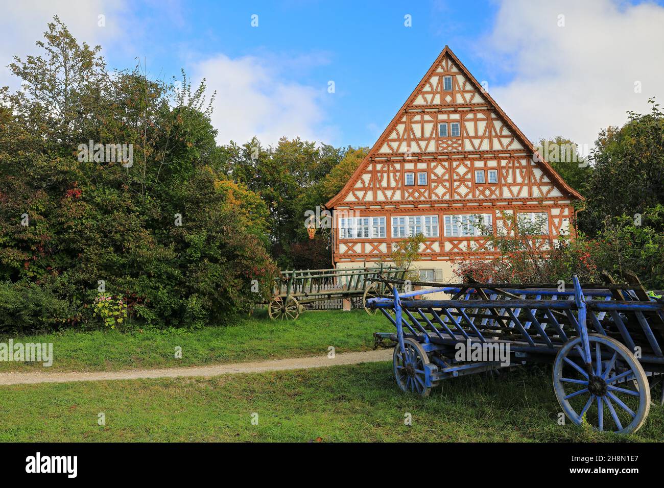 auberge historique, maison à colombages, chariot à échelle, musée en plein air Neuhausen ob Eck, Parc naturel du Haut-Danube, Bade-Wurtemberg, Allemagne Banque D'Images