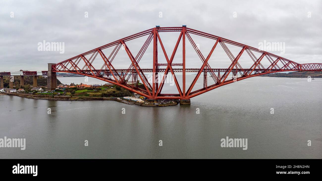 Pont ferroviaire Forth Bridge, vue aérienne, North Queensferry, Écosse, Royaume-Uni Banque D'Images