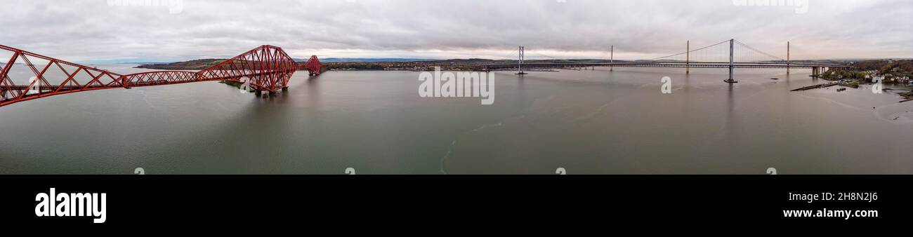 Pont ferroviaire de Forth Bridge et pont routier de Forth Road Bridge, vue aérienne, North Queensferry, Écosse, Royaume-Uni Banque D'Images