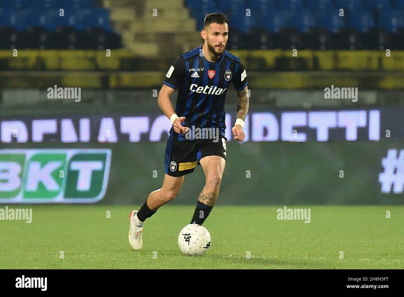 Pise, Italie.30 novembre 2021.Marius Marin (Pisa) pendant AC Pisa vs AC Pérouse, match italien de football série B à Pise, Italie, novembre 30 2021 crédit: Agence de photo indépendante/Alamy Live News Banque D'Images