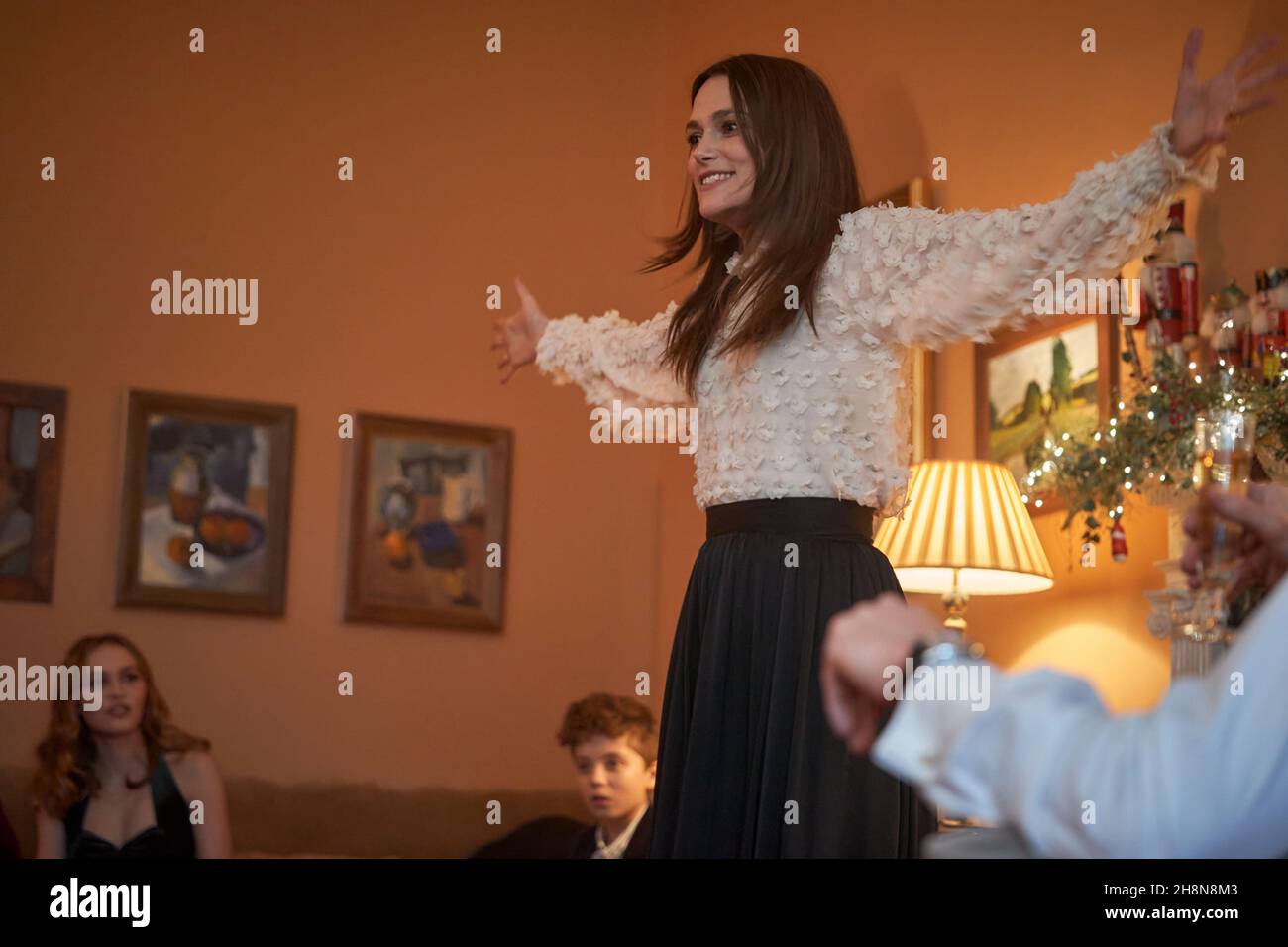 KEIRA KNIGHTLEY dans SILENT NIGHT (2021), réalisé par CAMILLE GRIFFIN.Credit: Marv films / Maven Screen Media / Album Banque D'Images