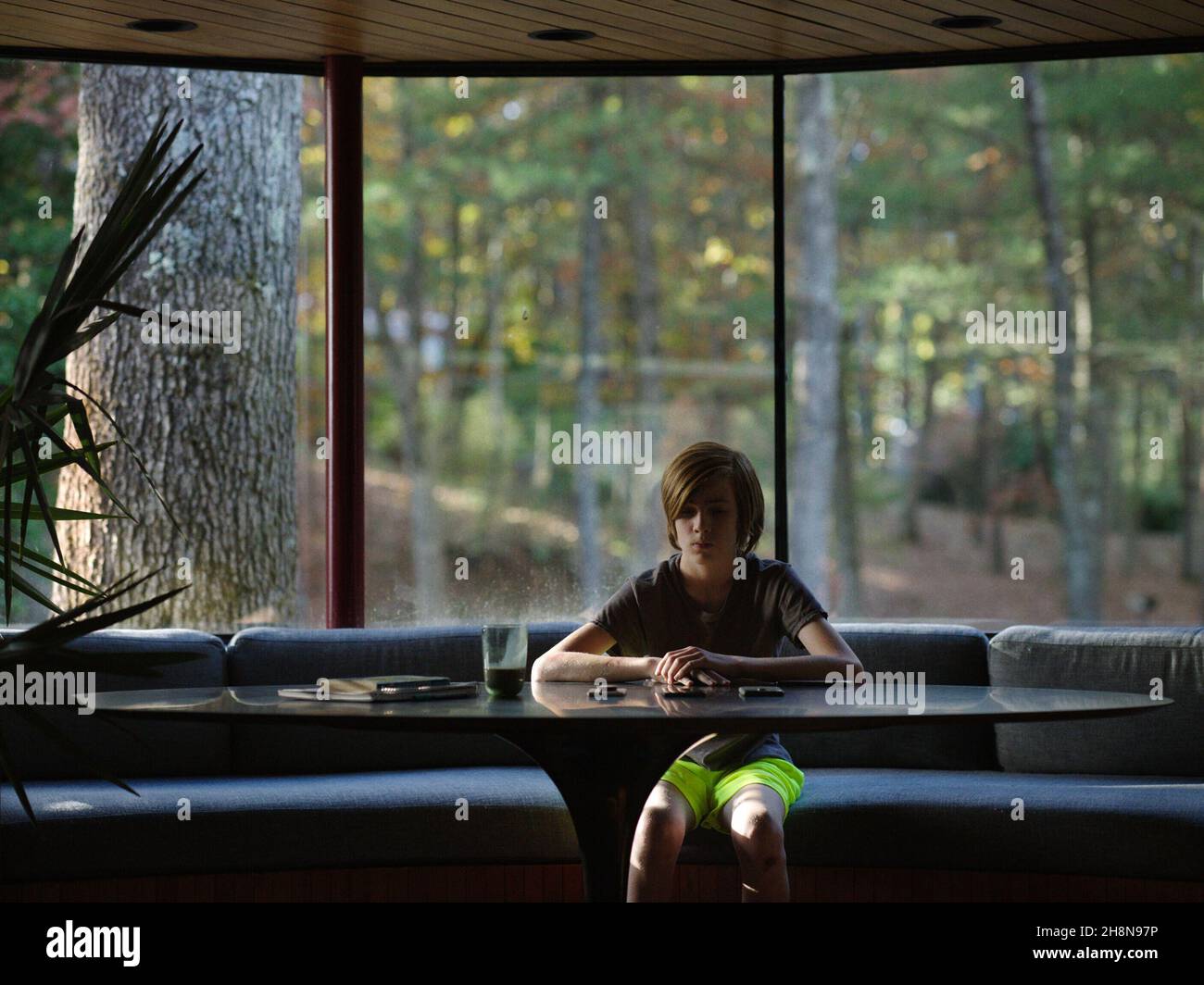 CHARLIE SHOTWELL dans JOHN ET LE TROU (2021), réalisé par PASCUAL SISTO.Crédit: Films de Mutressa / 3311 Productions / Album Banque D'Images