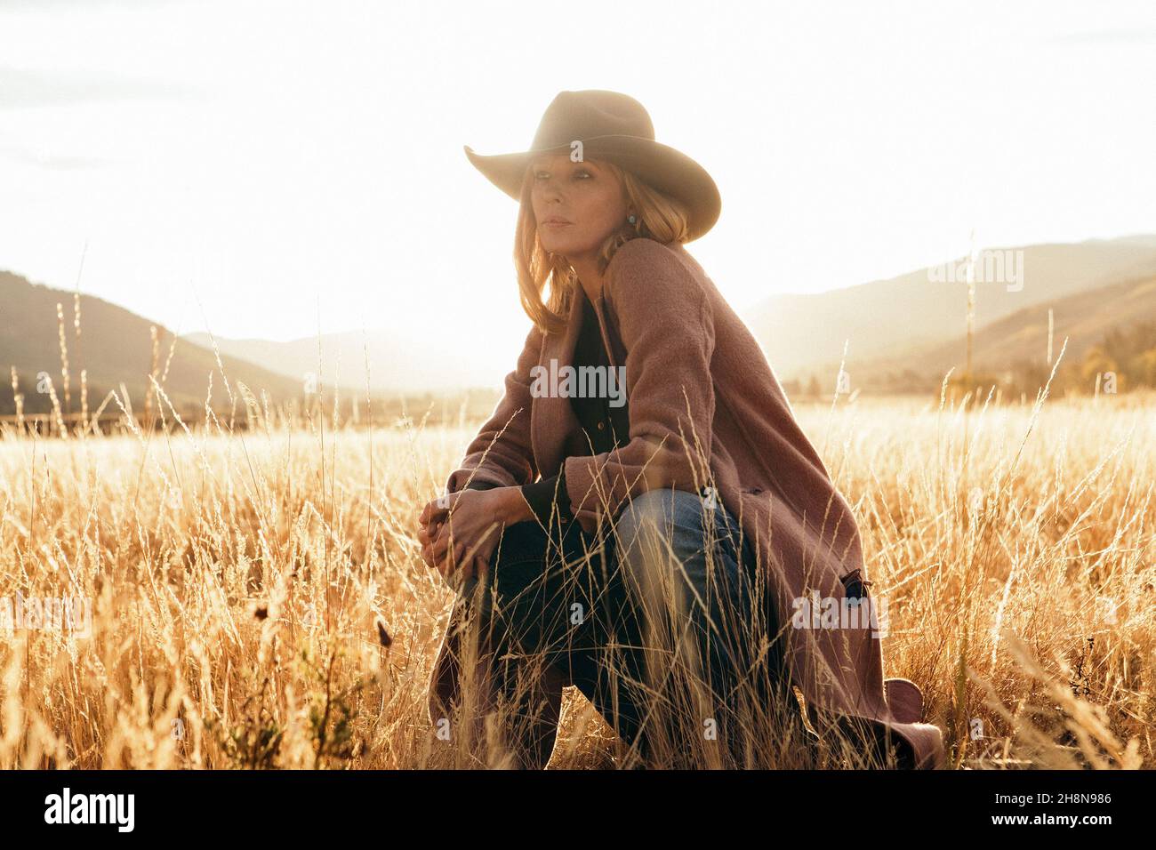 KELLY REILLY À YELLOWSTONE (2018), DIRIGÉE PAR GUY FERLAND, JOHN DAHL, STEPHEN T. KAY ET TAYLOR SHERIDAN.Crédit: LINSON ENTERTAINMENT / Album Banque D'Images