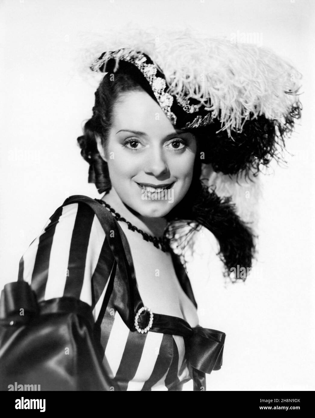 ELSA LANCHESTER dans NAUGHTY MARIETTA (1935), dirigée par W. S. VAN DIKE.Crédit: M.G.M./ Album Banque D'Images