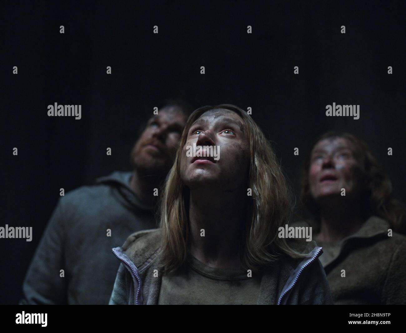 JENNIFER EHLE, MICHAEL C. HALL ET TAISSA FARMIGA DANS JOHN ET THE HOLE (2021), RÉALISÉ PAR PASCUAL SISTO.Crédit: Films de Mutressa / 3311 Productions / Album Banque D'Images