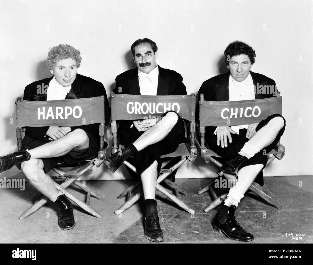 HARPO MARX, CHICO MARX ET GROUCHO MARX DANS UNE NUIT À L'OPÉRA (1935), RÉALISÉ PAR SAM WOOD.Crédit: M.G.M./ Album Banque D'Images