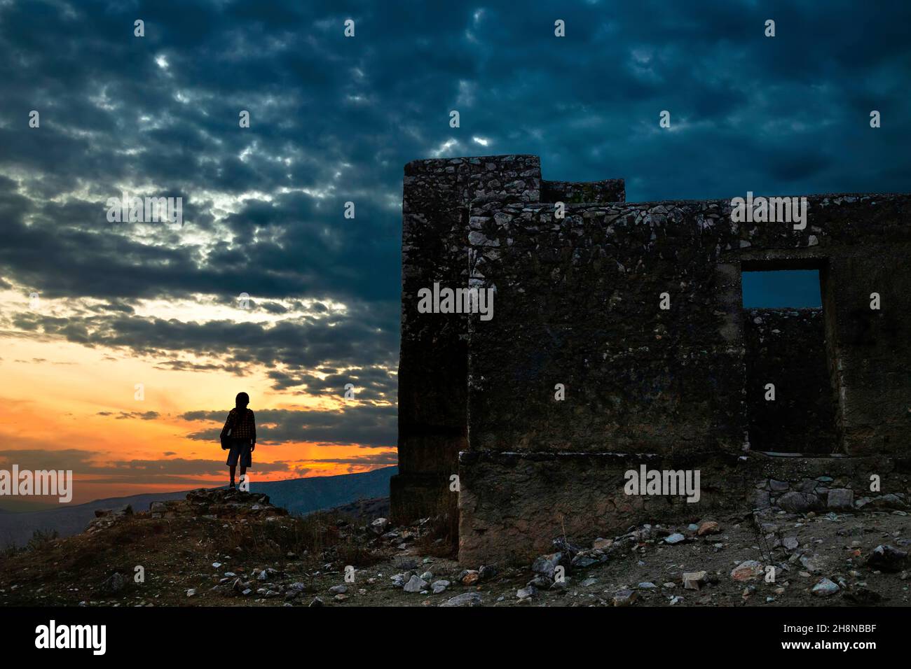 Coucher de soleil sur la colline Lousfaki, Tyrnavos, Larissa, Thessaly, Grèce. Banque D'Images