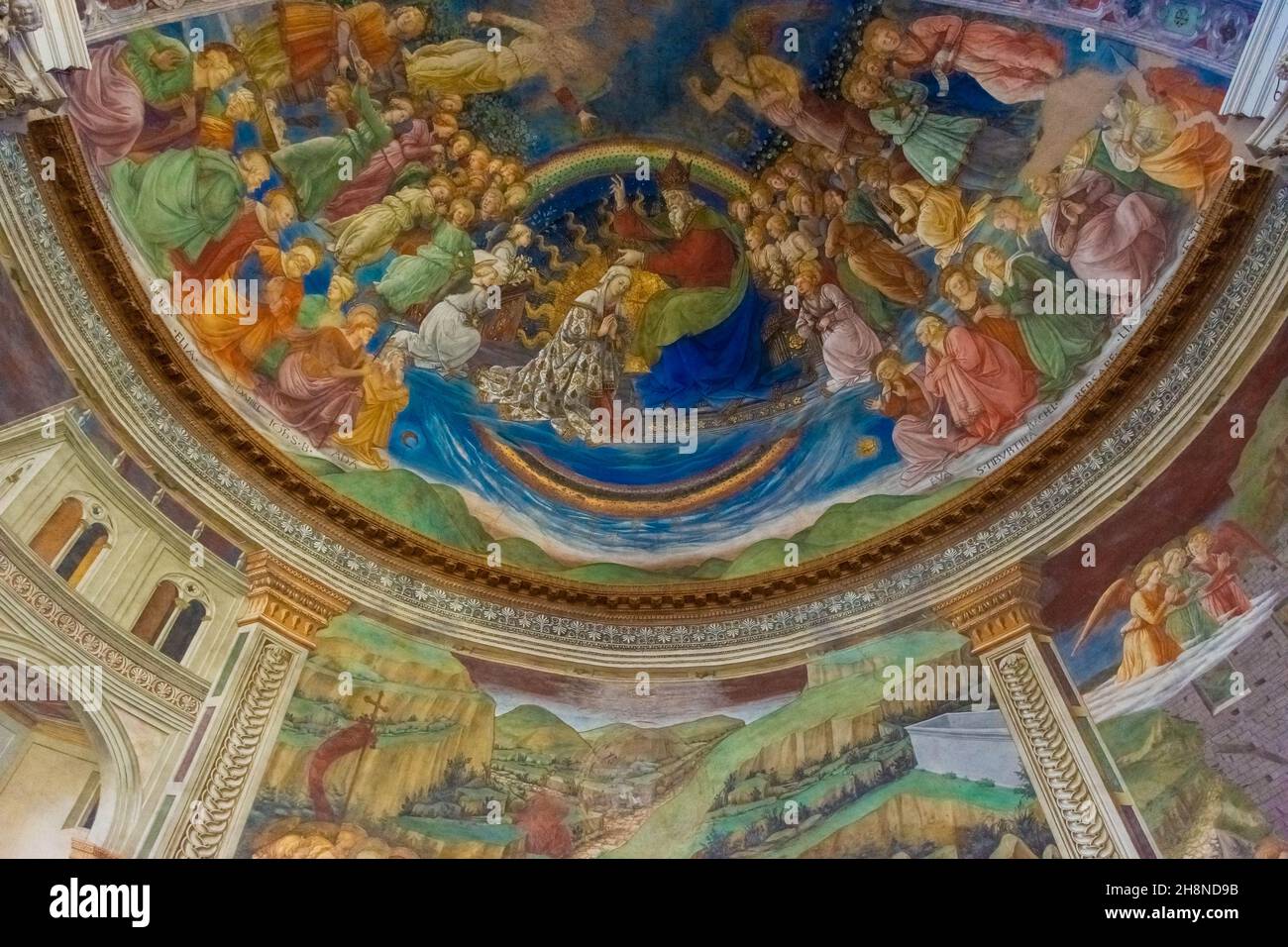 SPOLETO, ITALIE, 7 AOÛT 2021 : intérieur du dôme de la cathédrale Banque D'Images