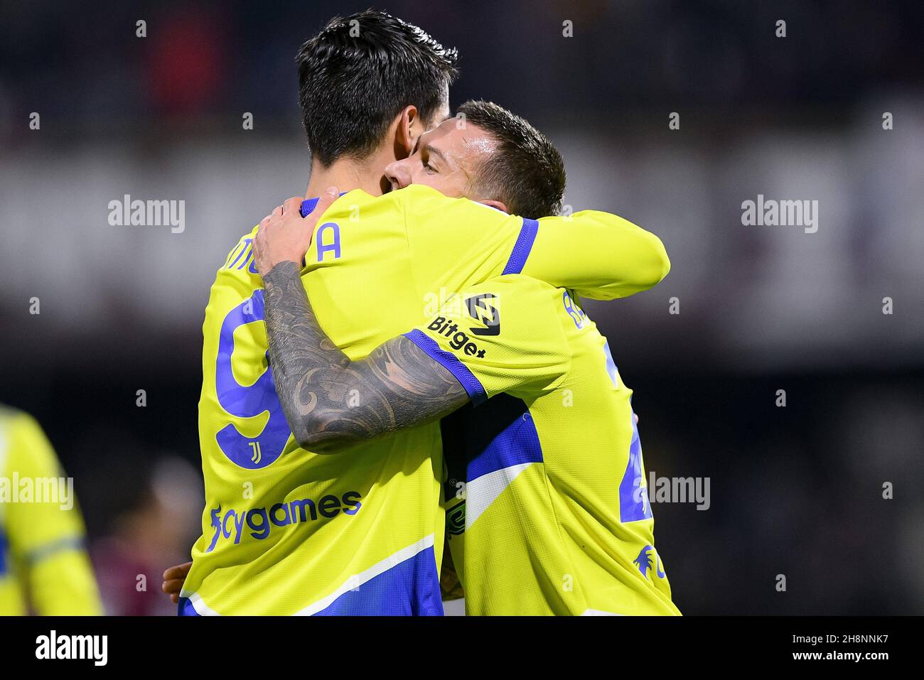 Salerno, Italie.30 novembre 2021.Alvaro Morata du FC Juventus célèbre après avoir obtenu le deuxième but avec Federico Bernardeschi du FC Juventus lors de la série Un match entre les États-Unis Salerntana 1919 et Juventus au Stadio Arechi, Salerno, Italie, le 30 novembre 2021.Credit: Giuseppe Maffia/Alay Live News Banque D'Images