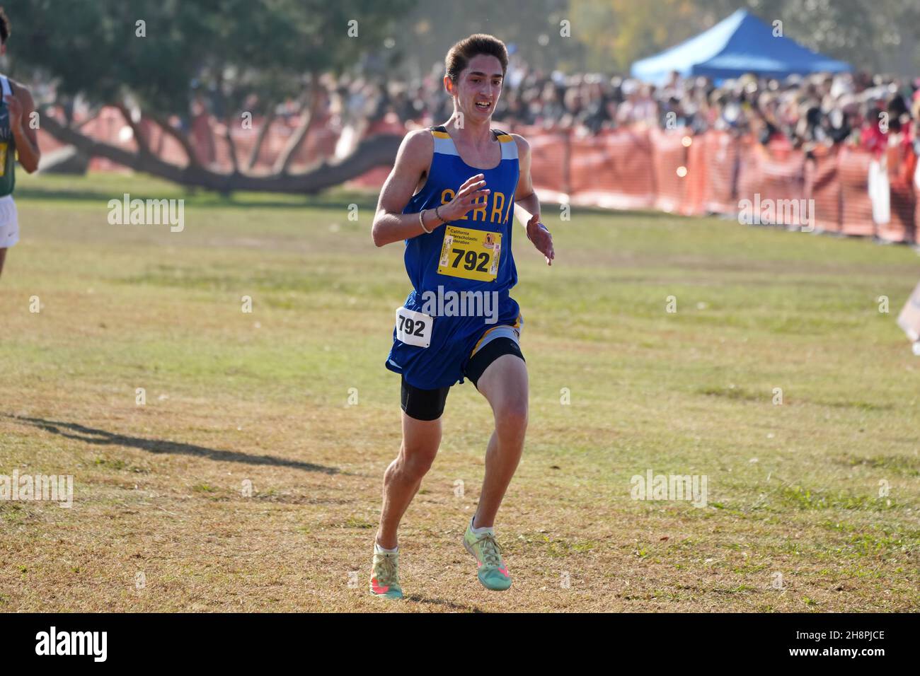 Tommy Rogers (792) de Junipero Serra-CCS se classe quatrième en 15:28,8 dans la course de division 2 garçons lors des Championnats de cross-country de la CIF à Woodward Park, samedi 27 novembre 2021, à Fresno, Etalonnage Banque D'Images