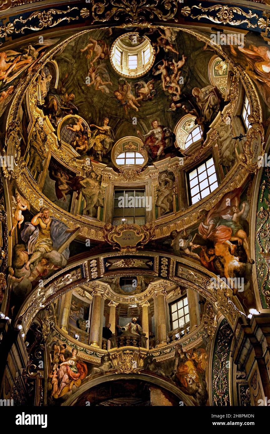 Chiesa del Gesù e dei Santi Ambrogio e Andrea - Eglise de Jésus et des Saints Ambrose et Andrew Gênes Italie italienne ( elle est gouvernée par les Jésuites depuis le XVIe siècle, avec des intérieurs très riches, contient des œuvres de Peter Paul Rubens, Guido Reni, et les artistes baroques génoises.) Banque D'Images