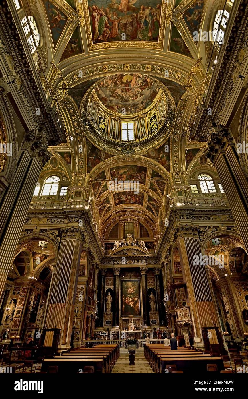 Chiesa del Gesù e dei Santi Ambrogio e Andrea - Eglise de Jésus et des Saints Ambrose et Andrew Gênes Italie italienne ( elle est gouvernée par les Jésuites depuis le XVIe siècle, avec des intérieurs très riches, contient des œuvres de Peter Paul Rubens, Guido Reni, et les artistes baroques génoises.) Banque D'Images