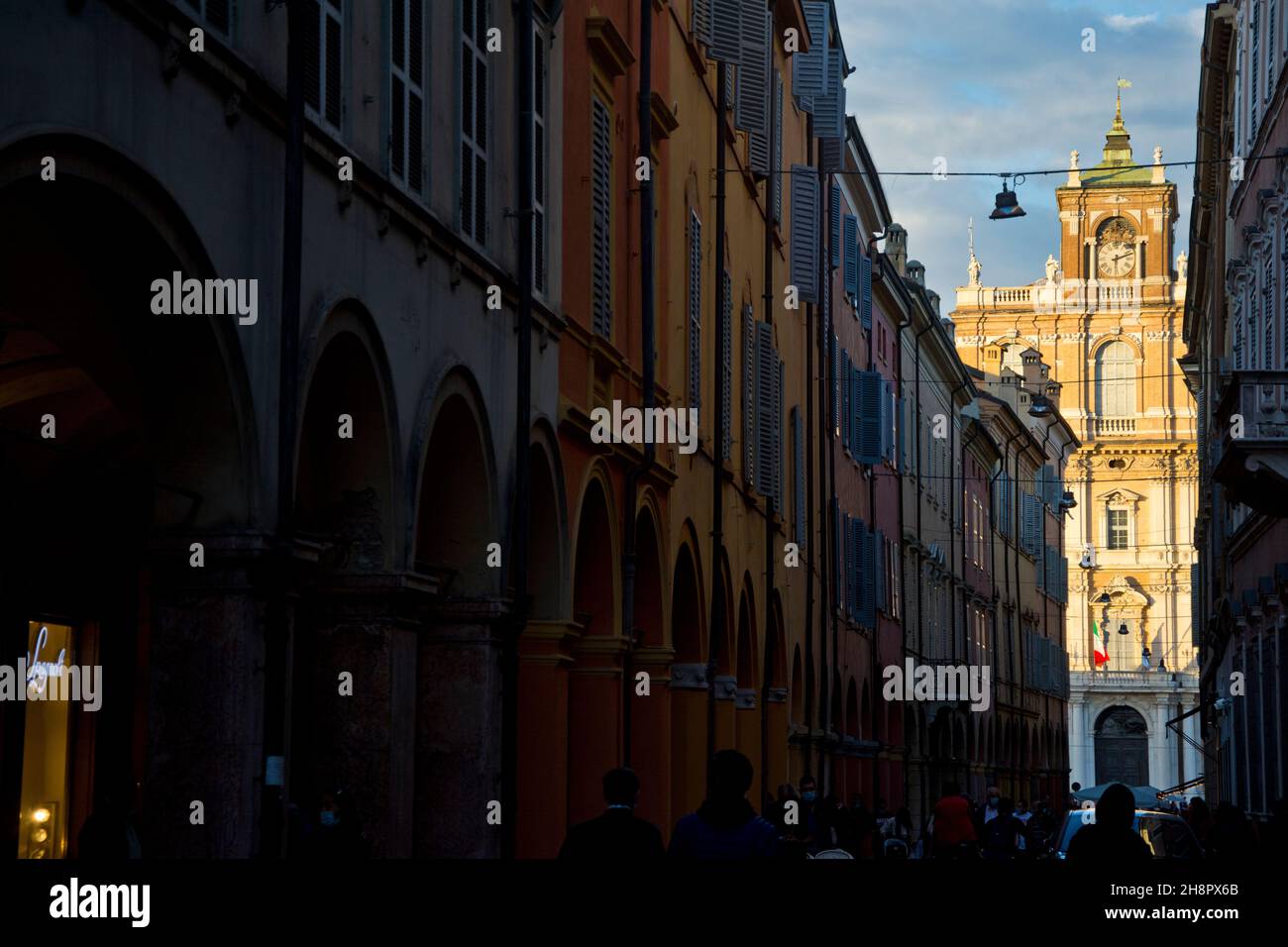Le Palazzo Ducale de Modena avec von den letzten Sonnenstrahlen beleuchtet Banque D'Images