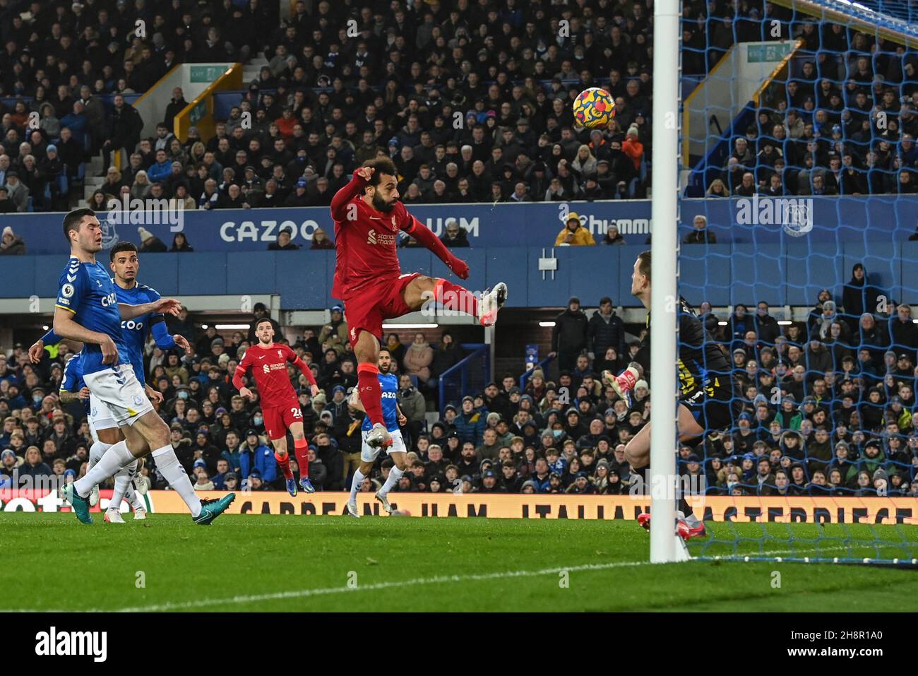 Mo Salah #11 de Liverpool avec une tentative sur le but Banque D'Images