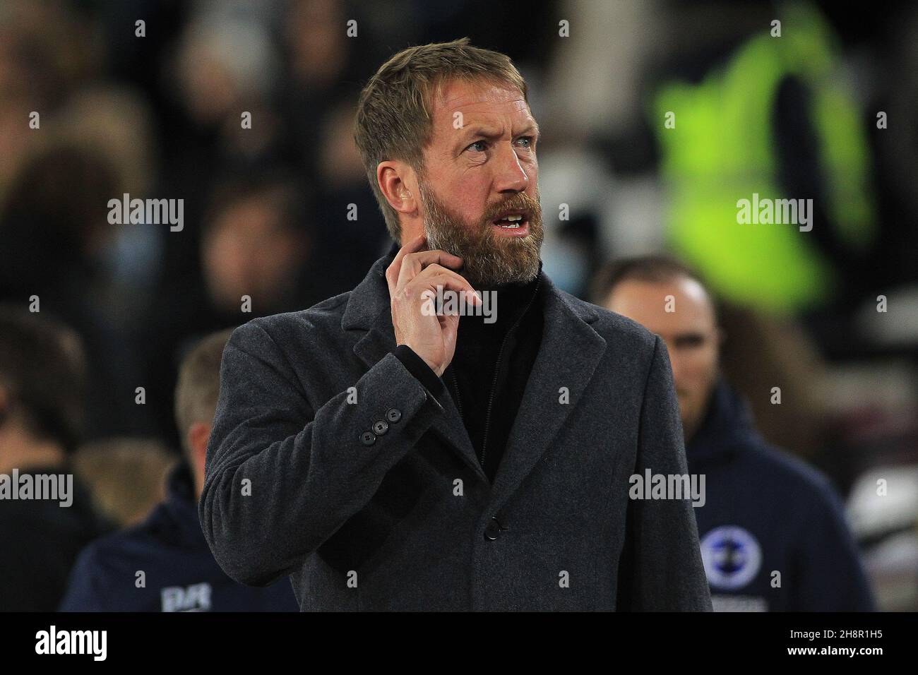 Londres, Royaume-Uni.1er décembre 2021.Brighton et Hove Albion Head Coach Graham Potter fait son chemin à son dugout.Match de la Premier League, West Ham Utd / Brighton & Hove Albion au stade de Londres, parc olympique Queen Elizabeth à Londres, le mercredi 1er décembre 2021. Cette image ne peut être utilisée qu'à des fins éditoriales.Utilisation éditoriale uniquement, licence requise pour une utilisation commerciale.Aucune utilisation dans les Paris, les jeux ou les publications d'un seul club/ligue/joueur. photo par Steffan Bowen/Andrew Orchard sports photographie/Alay Live news crédit: Andrew Orchard sports photographie/Alay Live News Banque D'Images