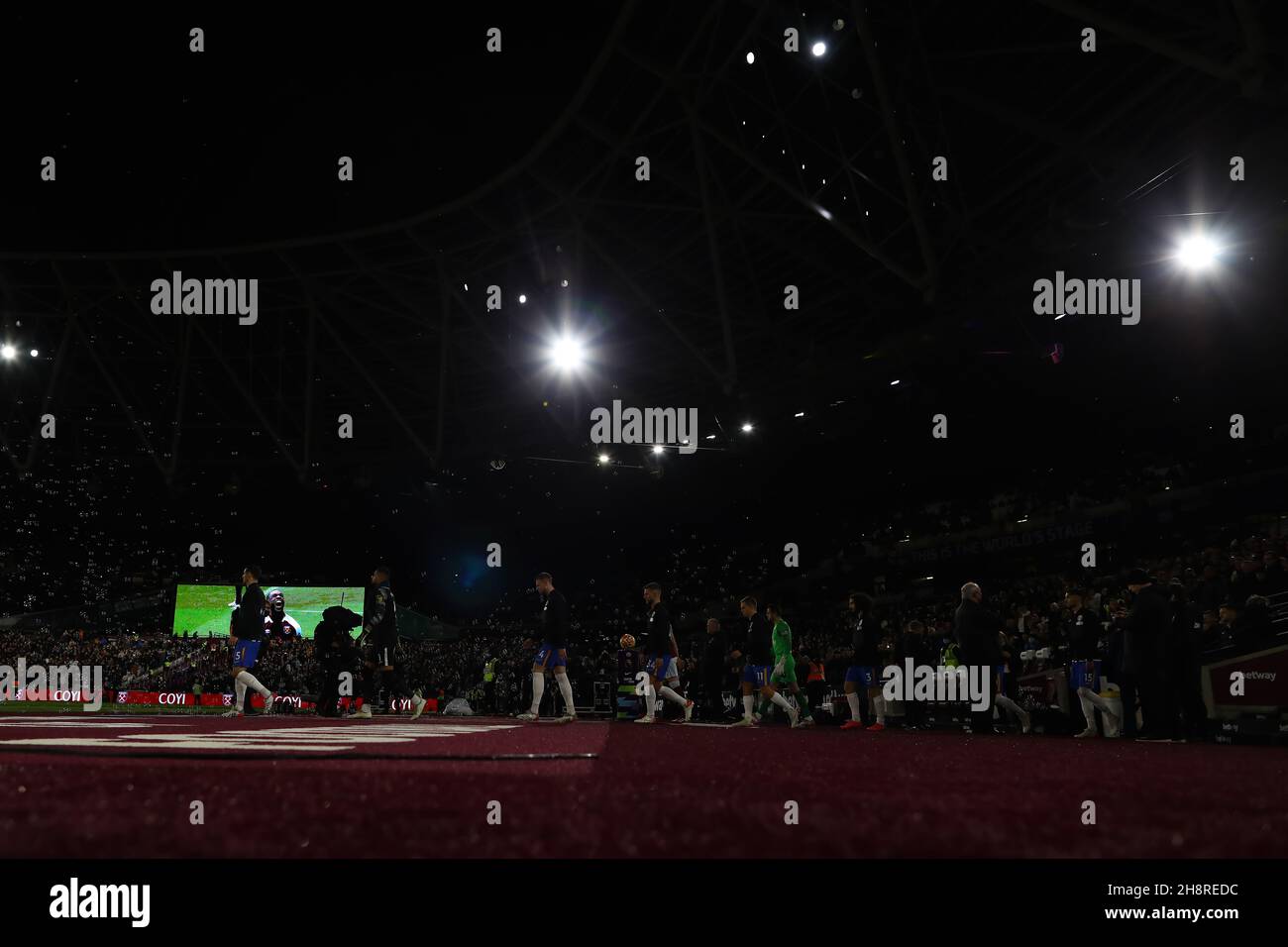 Stade de Londres, Londres, Royaume-Uni.1er décembre 2021.Football de la Premier League West Ham versus Brighton et Hove Albion ; Brighton & amp ; les joueurs de Hove Albion sortent du tunnel crédit : action plus Sports/Alay Live News Banque D'Images