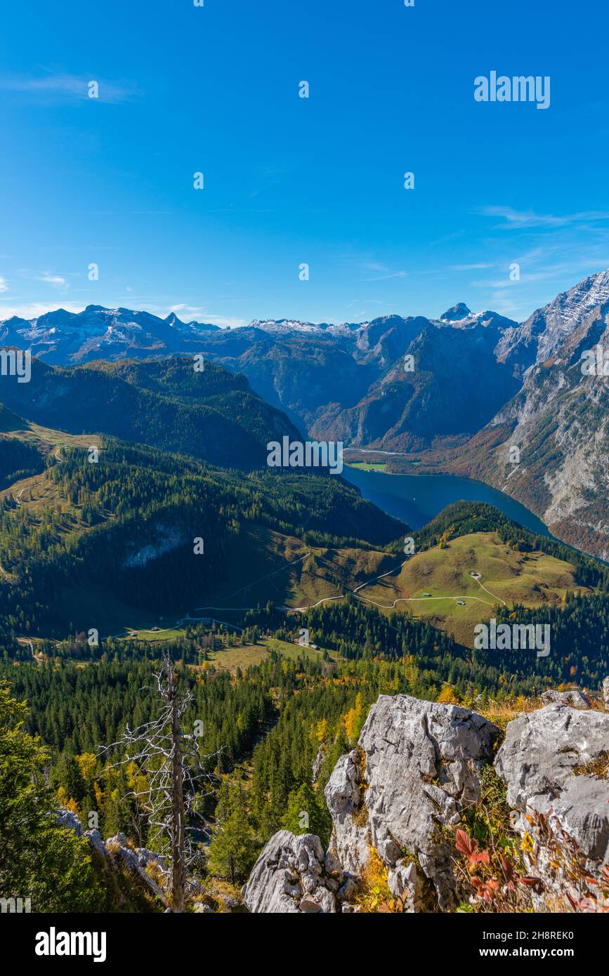Vue du haut plateau de Jenner environ 1800m asl au lac Königsee entouré de hauts sommets, Alpes bavaroises, haute-Bavière, sud de l'Allemagne Banque D'Images