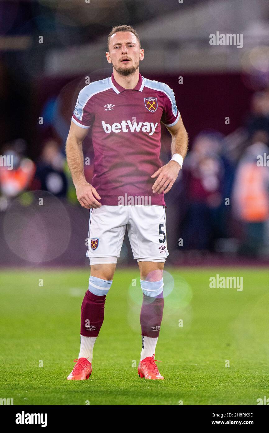 LONDRES, ANGLETERRE - DÉCEMBRE 01 : Vladimir Coufal de West Ham United lors du match de la Premier League entre West Ham United et Brighton & Hove Albion au stade de Londres le 1er décembre 2021 à Londres, en Angleterre.(Photo de Sebastian Frej) crédit: Sebo47/Alamy Live News Banque D'Images