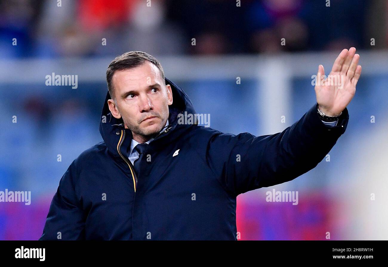 Genova, Italie.1er décembre 2021.Andriy Shevchenko, entraîneur en chef de Gênes, réagit avant un match de football de série Entre Gênes et l'AC Milan à Genova, en Italie, le 1er décembre 2021.Credit: Daniele Mascolo/ Xinhua/Alay Live News Banque D'Images