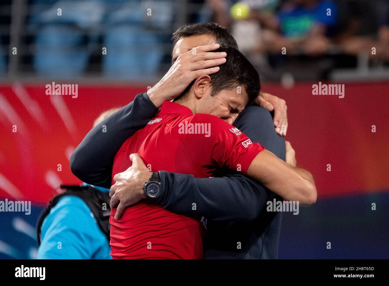 SYDNEY, AUSTRALIE - JANVIER 12 : Novak Djokovic de Serbie et l'entraîneur Nenad Zimonjic célèbrent la victoire de la coupe ATP 2020 au Ken Rosewall Arena le 12 janvier 2020 à Sydney, en Australie. Banque D'Images