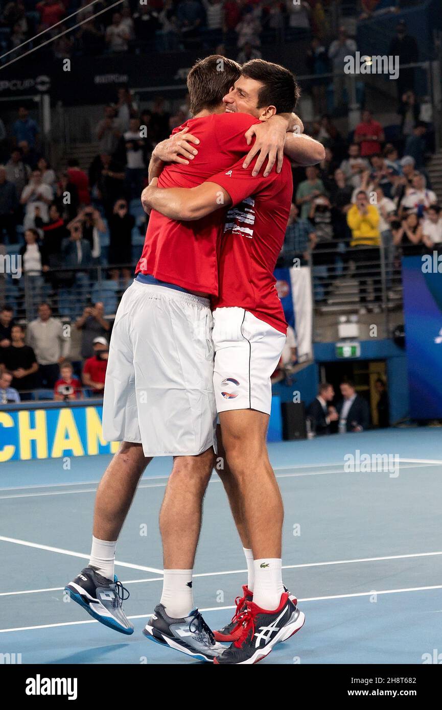 SYDNEY, AUSTRALIE - 12 JANVIER : Novak Djokovic de Serbie et Viktor Toicki célèbrent après avoir remporté la double finale à la coupe ATP tennis 2020 à l'arène Ken Rosewall le 12 janvier 2020 à Sydney, en Australie. Banque D'Images