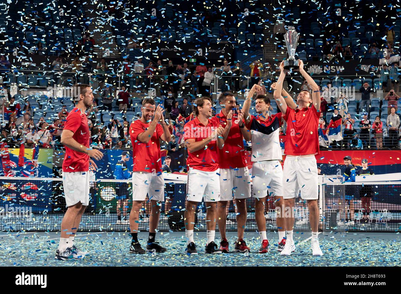 SYDNEY, AUSTRALIE - 12 JANVIER : l'équipe de Serbie fête avec le trophée des gagnants lors de la coupe ATP tennis 2020 à la Ken Rosewall Arena le 12 janvier 2020 à Sydney, en Australie. Banque D'Images