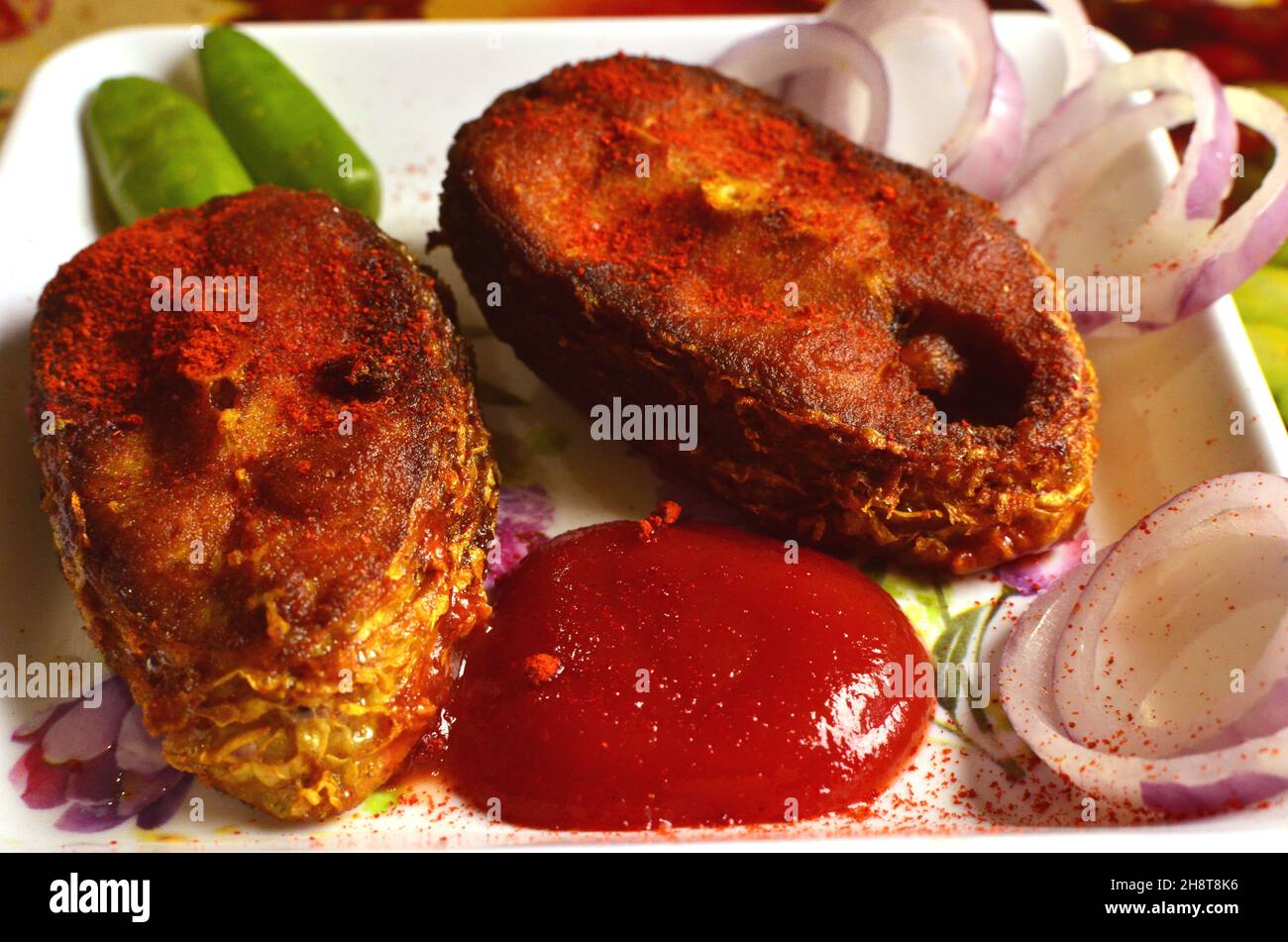 Poisson frit délicieux de Bengalis , poisson frit , poisson frit avec poudre de piment rouge Banque D'Images