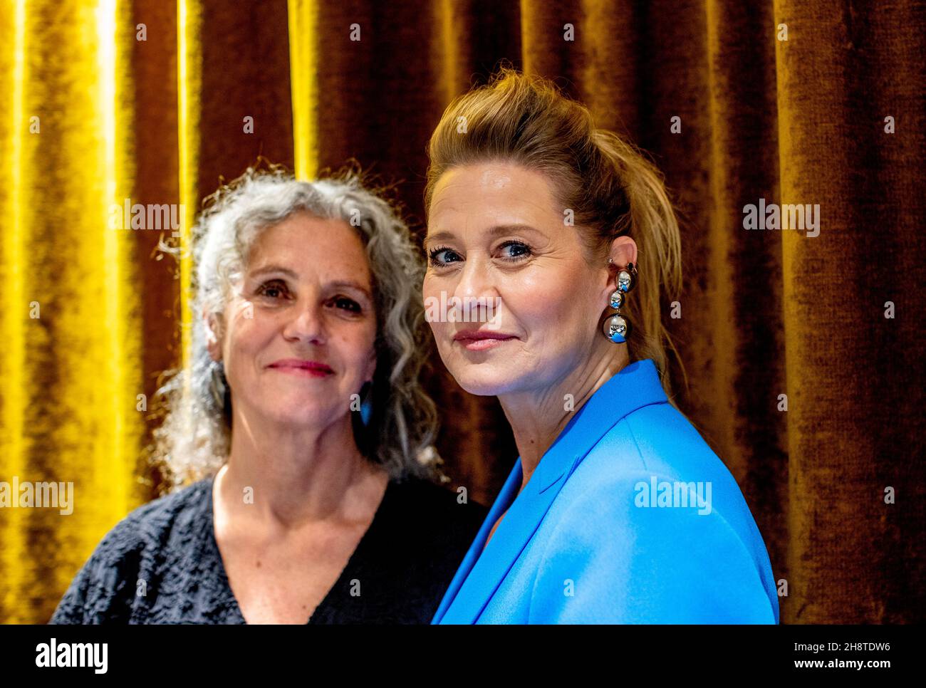 La directrice Charlotte Sieling et l'actrice danoise Trine Dyrholm ont photographié à La directrice Charlotte Sieling et l'actrice danoise Trine Dyrholm ont photographié à