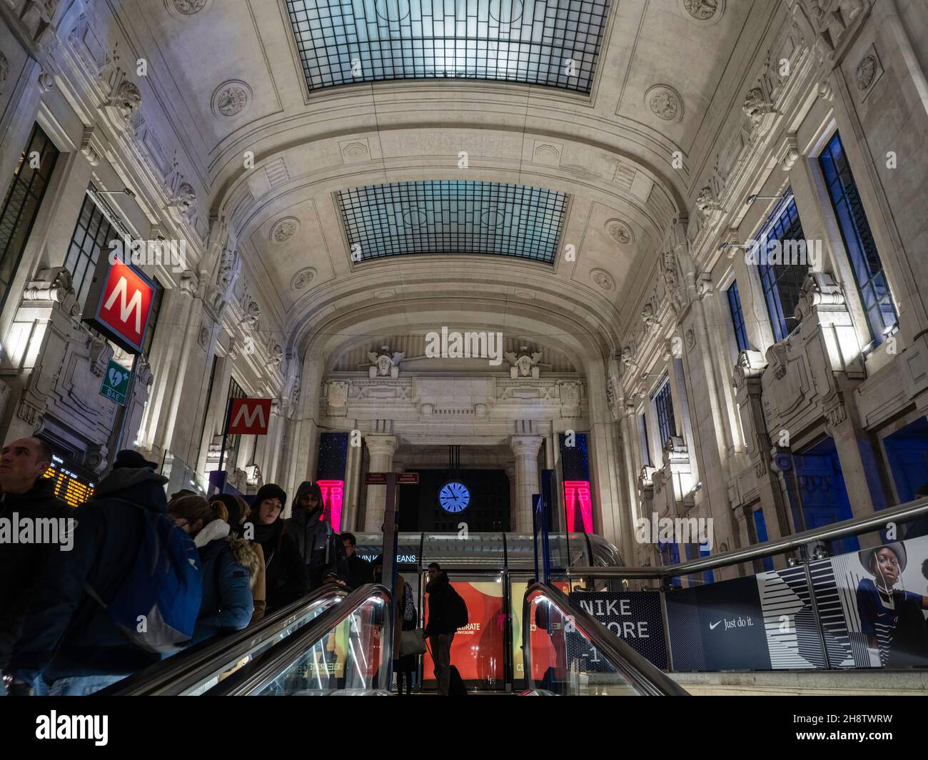 Milan, Lombardie, Italie.Décembre 2019.Détail de l'architecture intérieure de la grande gare centrale de Milan. Banque D'Images