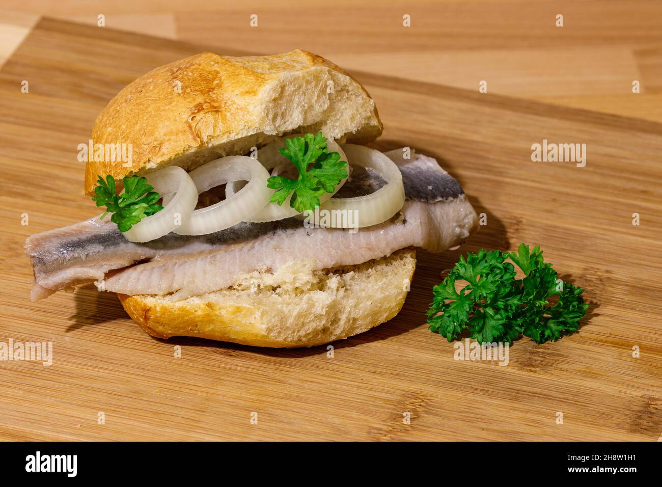 Un sandwich avec des fruits de mer de hareng Banque D'Images